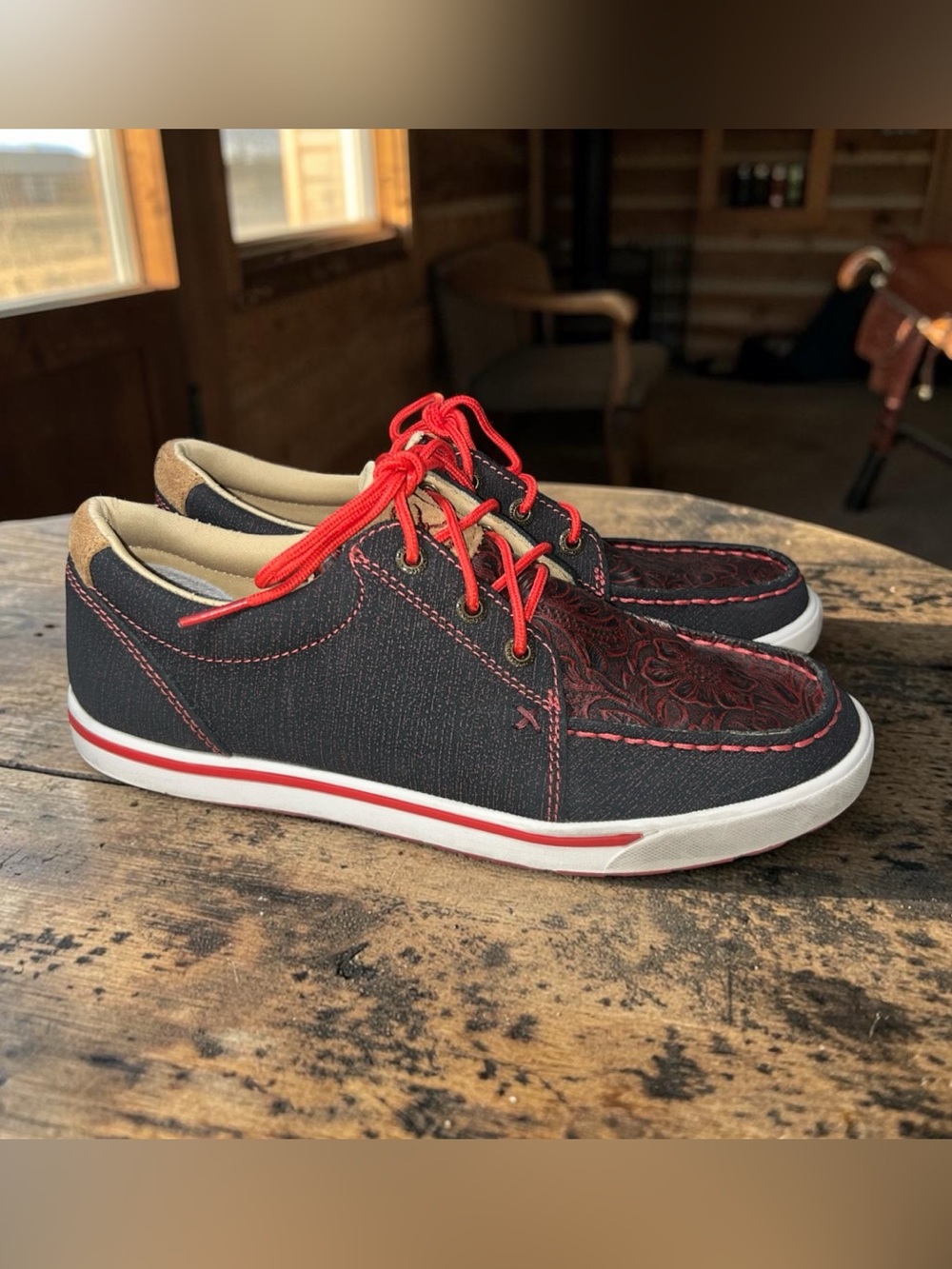 Twisted X Kicks Size 7.5 Black & Grenadine Tooled Leather Casual Shoes